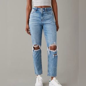 AE Strigid Ripped Mom Jean